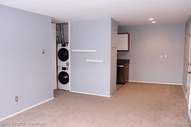 Building Photo - 150 Bird Ave