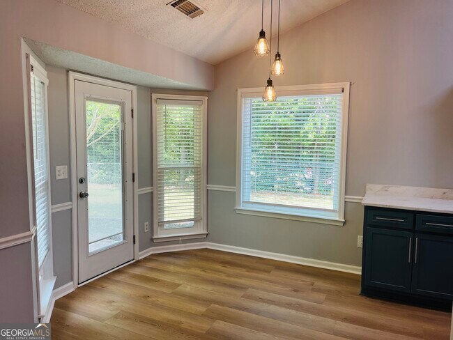 Building Photo - 165 River Park Dr