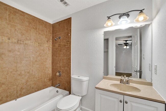 Building Photo - 17807 Glenmark Dr