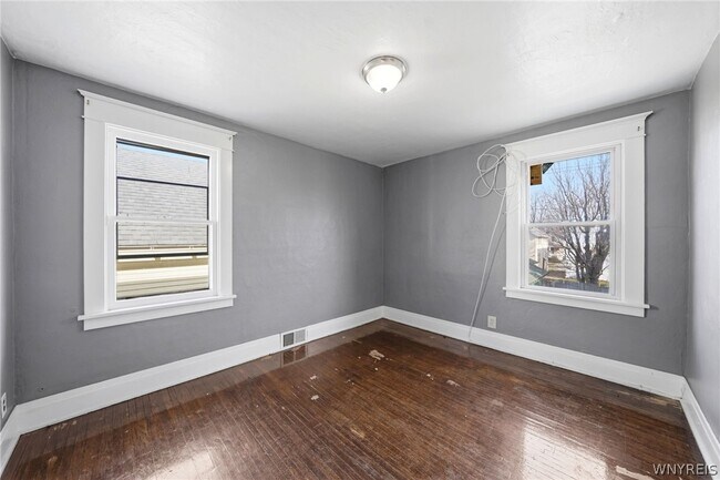 Building Photo - 220 Dartmouth Ave