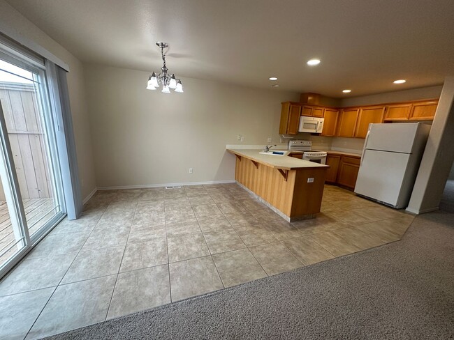 Building Photo - MOVE IN SPECIAL! Spacious 2 Bedroom, 2.5 b...