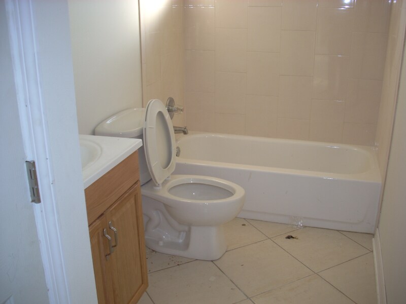 Building Photo - 3613 Ventura Dr