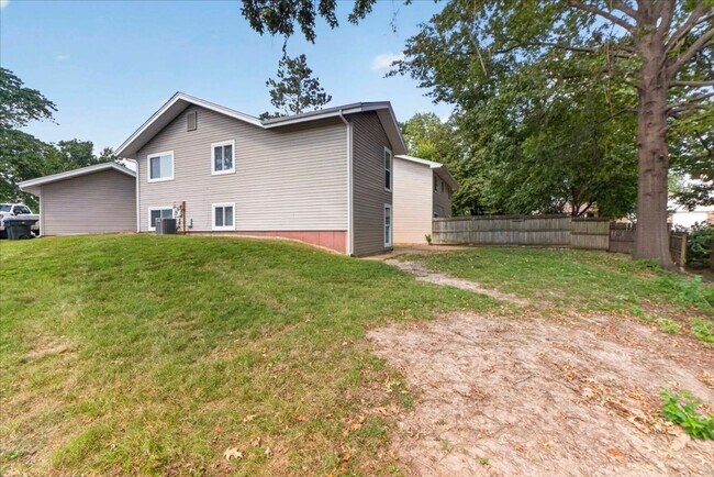 Building Photo - 18 Spring Song Ct