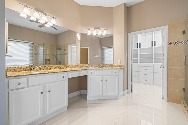 Building Photo - 10011 Lakeside Gables Dr