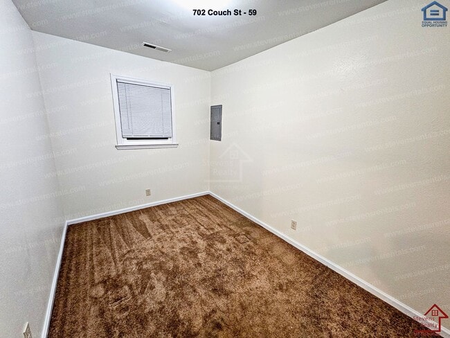 Building Photo - 702 Couch St