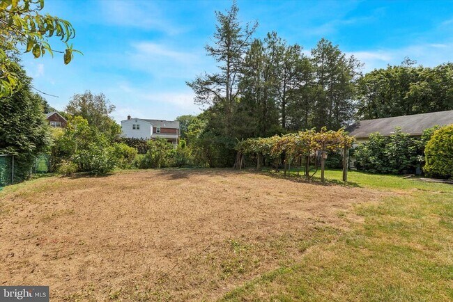 Building Photo - 28 Grove Ave