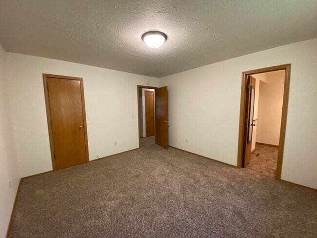 Building Photo - Three bedroom, two bathroom, two car garag...