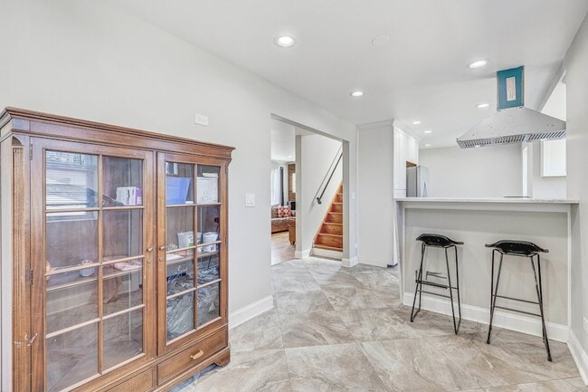 Building Photo - 1644 N 73rd Ct