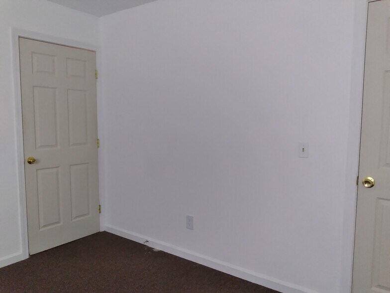 Primary Photo - 28 Wedgewood Cir