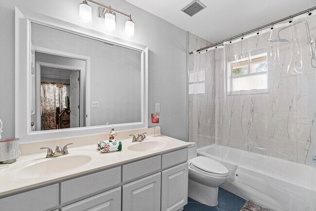 Building Photo - 7600 Cocoanut Dr