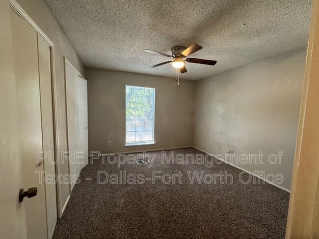 Building Photo - 4004 W Pioneer Dr