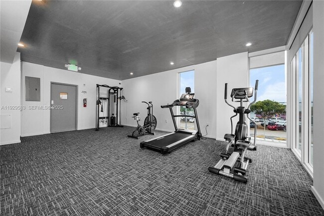 Building Photo - 475 NE 125th St