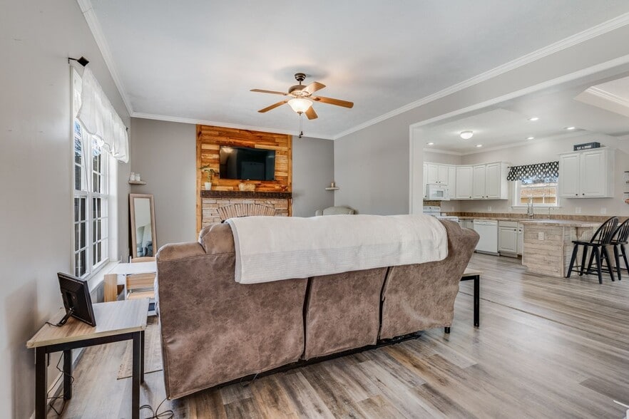 Building Photo - 113 Gladys Ln