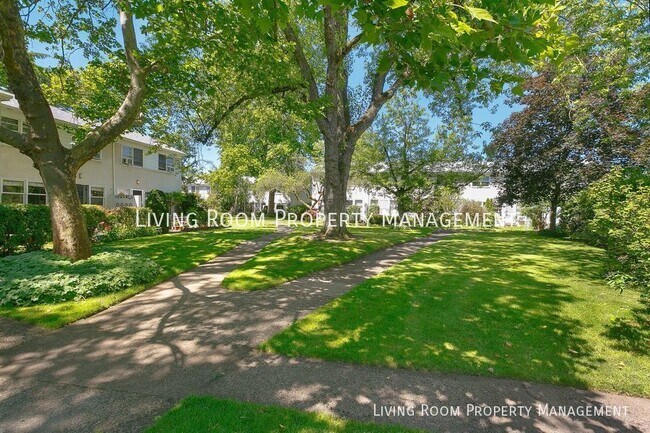 Building Photo - Charming 2 Bedroom Condo in Binford Condom...