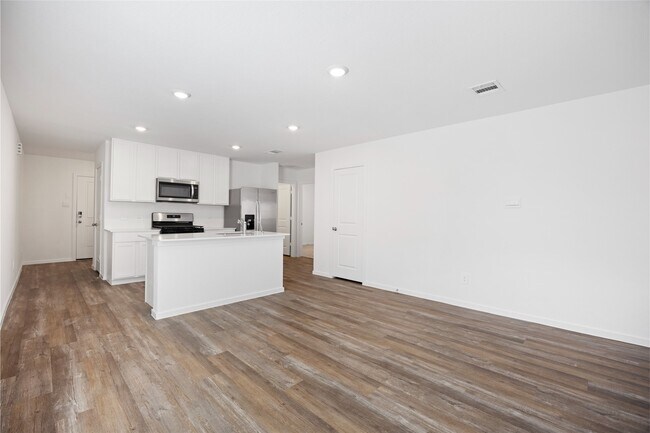 Building Photo - 23235 Teakwood Hills Dr