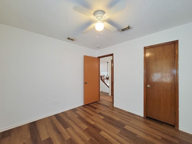 Building Photo - 2030 Creek Valley Ln