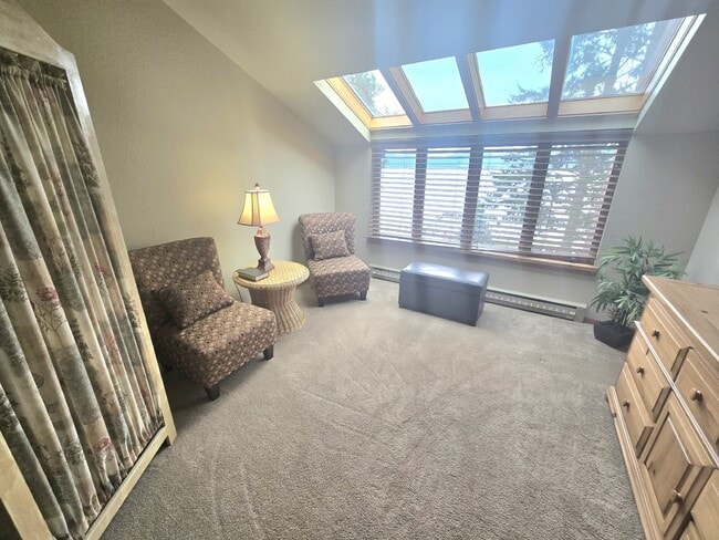 Building Photo - Fully furnished 2+ bed/2.5 bath on Flathead Lake (Available September thru May)