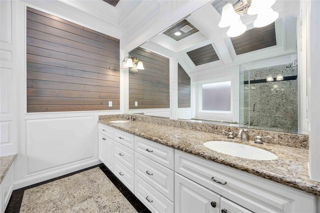Building Photo - 4031 Fernwood Dr