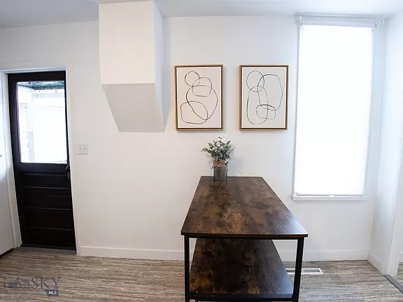 Building Photo - 108 W Gold St