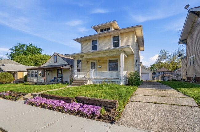 Building Photo - 1033 Forest Ave