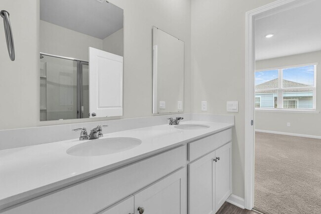 Building Photo - Modern Comfort in the Heart of Ladson