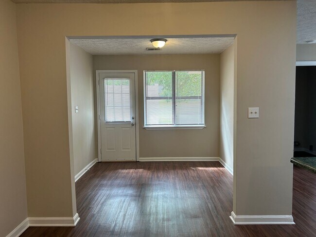 Building Photo - 1041/1043 Cantrell Ln