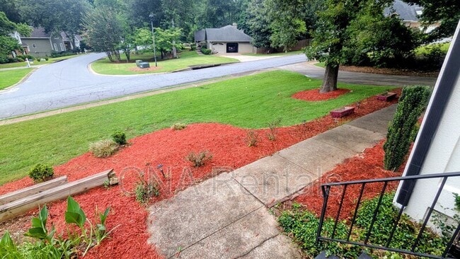 Building Photo - 573 Trailwood Ln SW