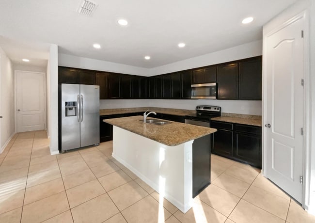 Building Photo - 15713 Lexington Park Blvd