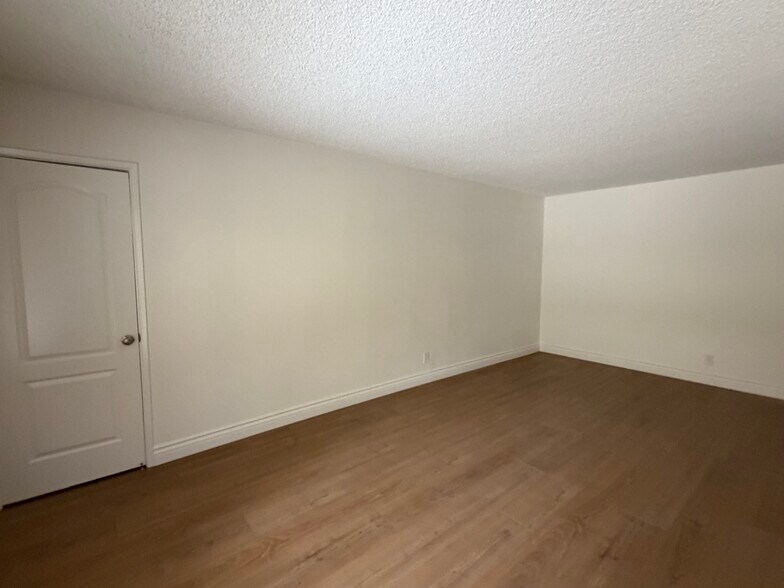 Large family room - 100 Hermosa Ave