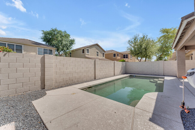 Building Photo - 2318 E Sunland Ave