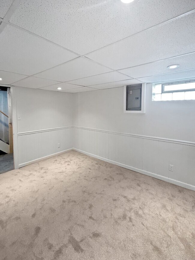 Building Photo - Welcome to this charming 2-bedroom, 1-bathroom home located in the heart of Crescent Township, PA