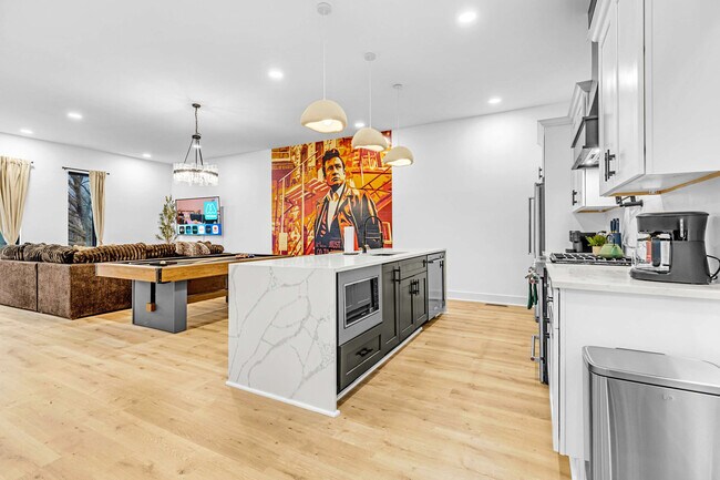 Building Photo - 554 Rosedale Ave