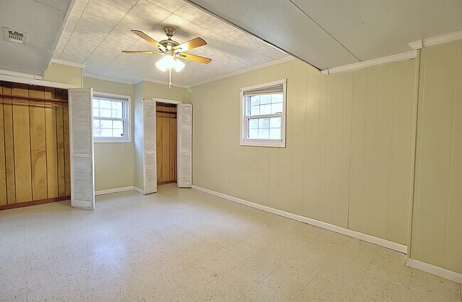 Building Photo - 135 Clay St