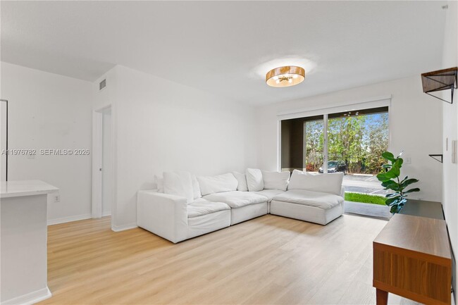 Building Photo - 6851 SW 44th St