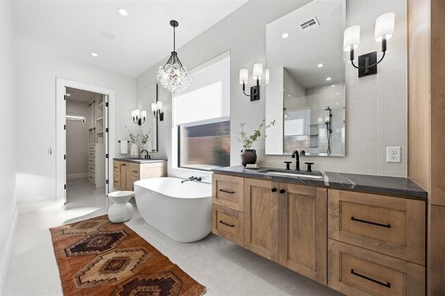 Building Photo - 1129 NW 42nd St