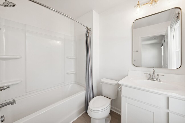 Building Photo - Light and bright 4 bed/ 2,5 bath with fenced back yard and practical glamour!