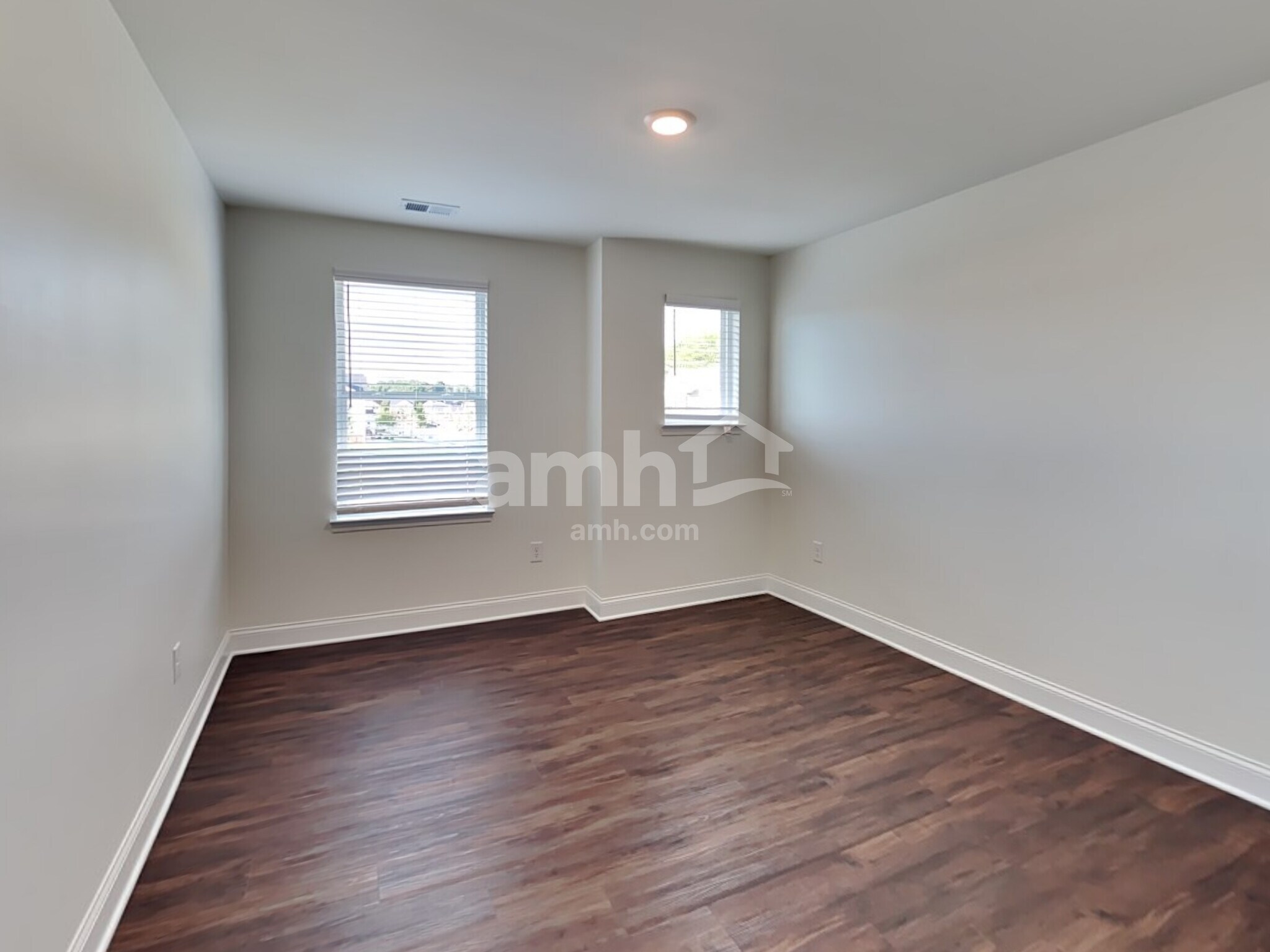 Building Photo - 719 Carnaby Ln