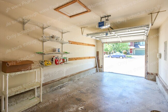 Building Photo - 2642 NE 1st Dr
