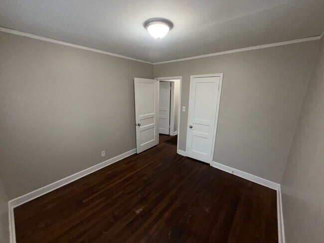 Building Photo - Charming 3-Bed, 1-Bath Home with Spacious Yard