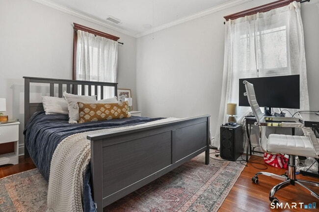 Building Photo - 8 Quintard Ave