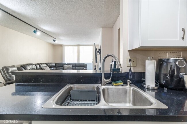 Building Photo - 421 La Fayette Park Pl
