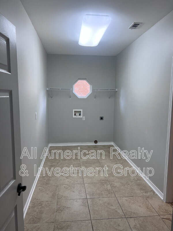 Building Photo - 105 Par Ct