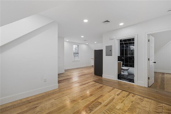 Building Photo - 30 Cypress St