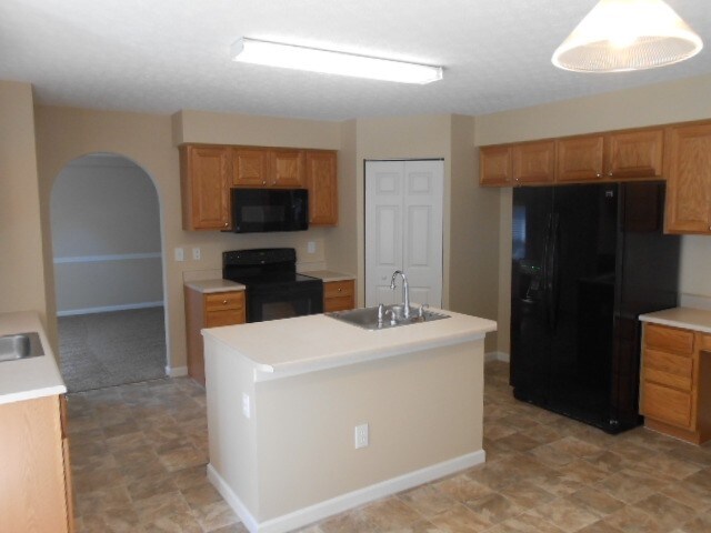 Building Photo - 486 Zoar Street