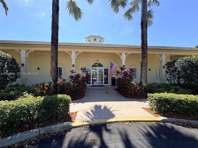 Building Photo - 4110 NE 22nd Ct