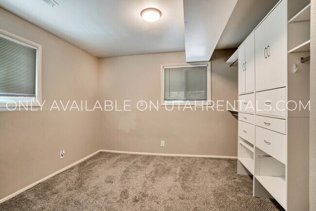 Building Photo - 3676 N 870 E