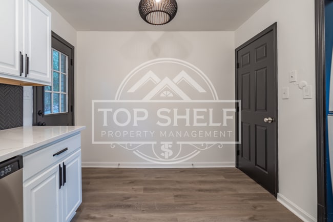 Building Photo - 740 Mozley Dr SE