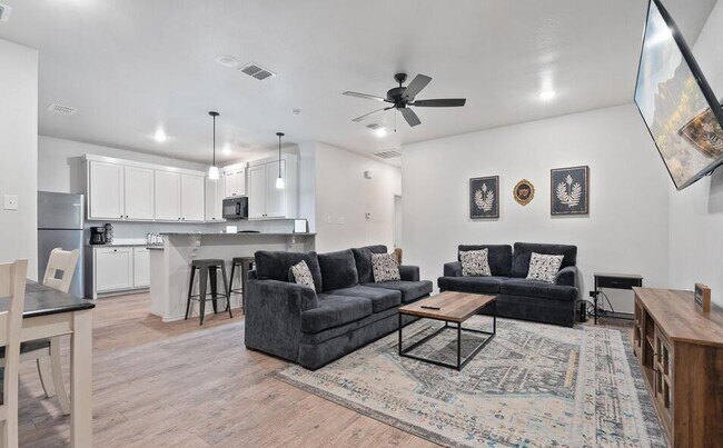Building Photo - 5606 Kemper St