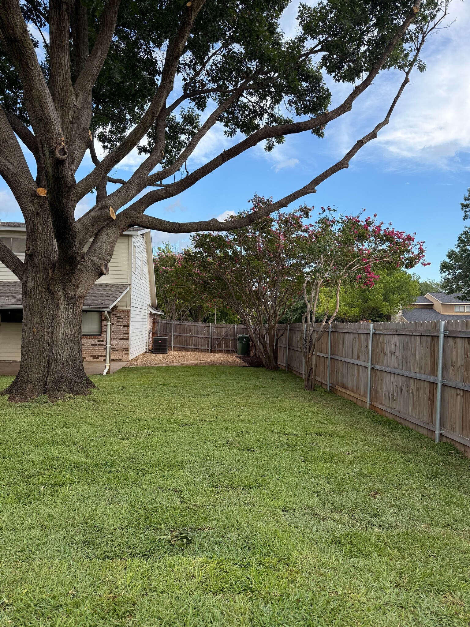 Building Photo - 4052 Pepperwood Dr