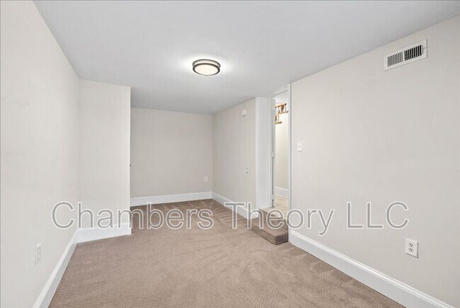 Building Photo - 619 Orleans Pl NE